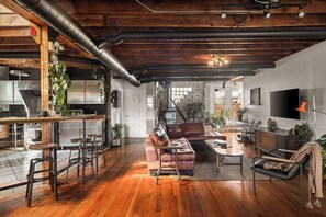 Interior - Unique 2-BDR Historic Warehouse Loft with Terrace and Fireplace ! ! ! (Windsor)