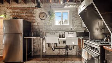 KylskÄp, mikrovÄgsugn, ugn och spishÀll