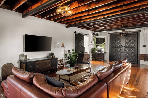 Unique 2-BDR Historic Warehouse Loft with Terrace and Fireplace ! ! !