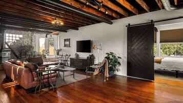 2 sovrum, strykjÀrn/strykbrÀda, wi-fi och sÀngklÀder