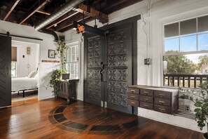 2 bedrooms, iron/ironing board, WiFi, bed sheets - Unique 2-BDR Historic Warehouse Loft with Terrace and Fireplace ! ! ! (Windsor)