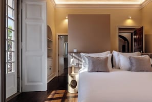 Superior Double Room, Balcony, City View | Free minibar, in-room safe, blackout drapes, free WiFi - CICIOSO Boutique Hotel (Évora)