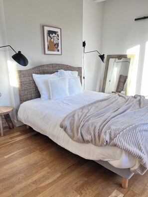 1 bedroom, iron/ironing board, WiFi, bed sheets - Jeanne's apartment. 500 from the castle, in a quiet, green setting (Chinon)