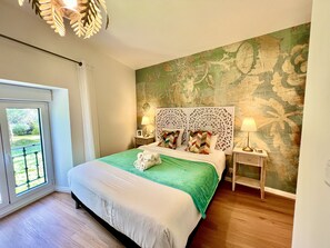 1 bedroom, bed sheets