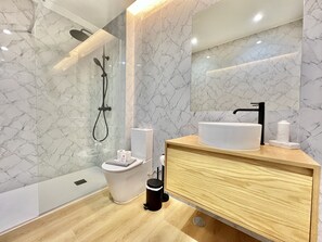 Shower, towels