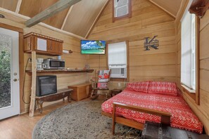 Cabin | Egyptian cotton sheets, premium bedding, pillowtop beds, free WiFi - Cozy Cabin (New Lexington)