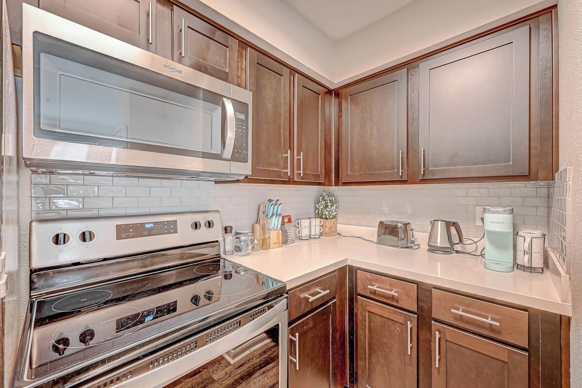 Photo 16 of Modern Furnished Apartment in Houston with Parking and Fast Wi-Fi