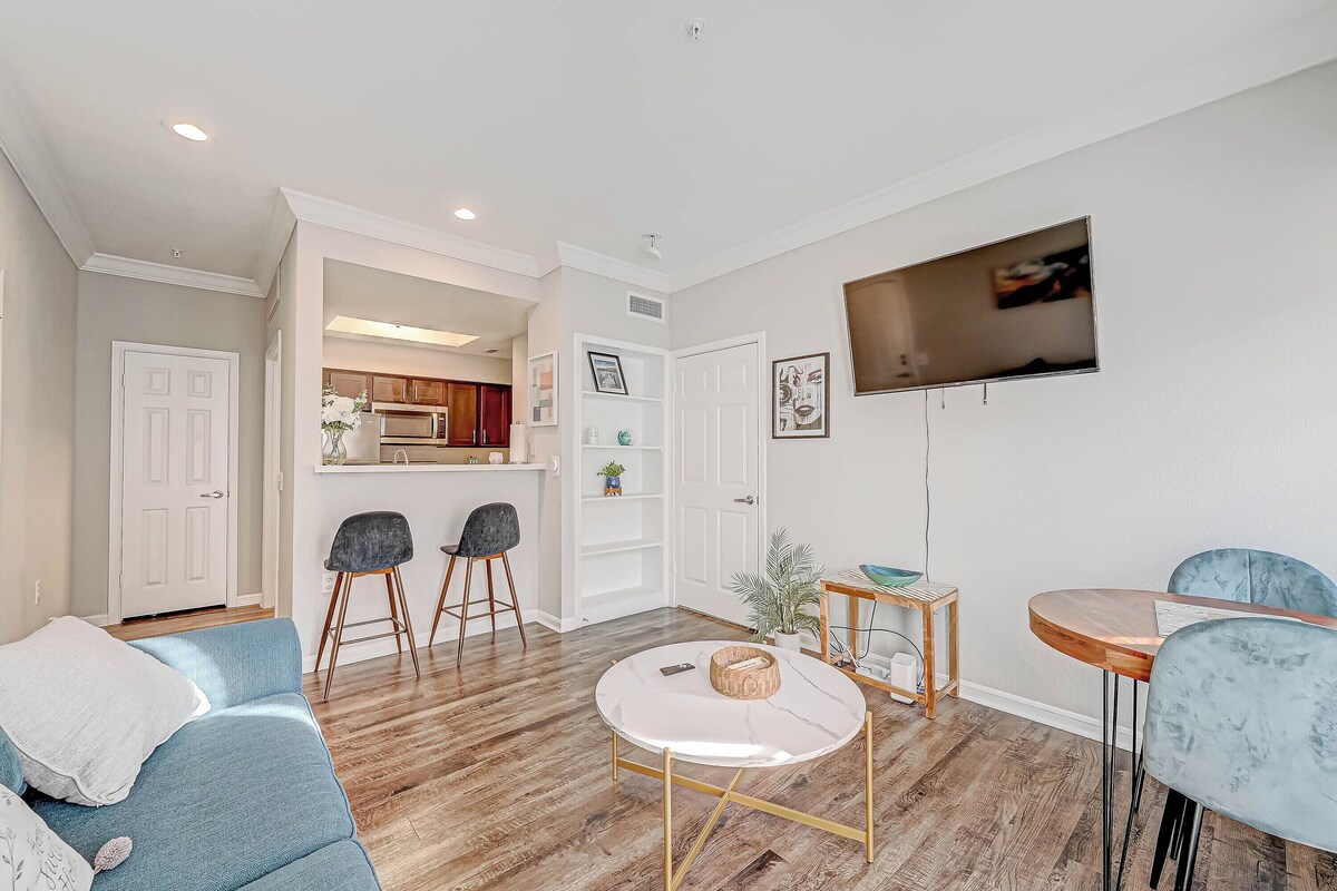 Photo 4 of Modern Furnished Apartment in Houston with Parking and Fast Wi-Fi