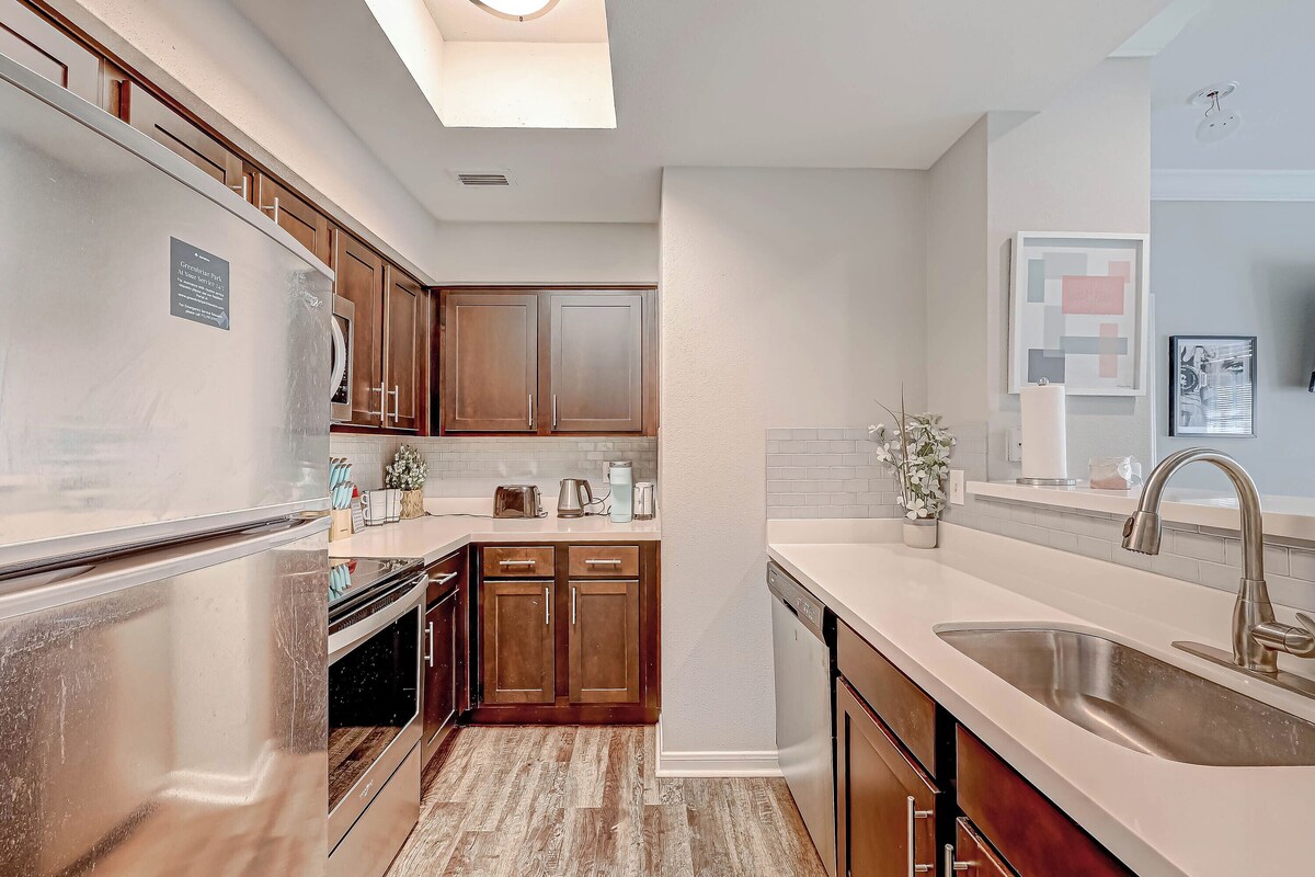 Photo 14 of Modern Furnished Apartment in Houston with Parking and Fast Wi-Fi