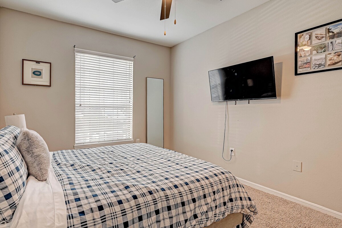 Photo 7 of Modern Furnished Apartment in Houston with Parking and Fast Wi-Fi