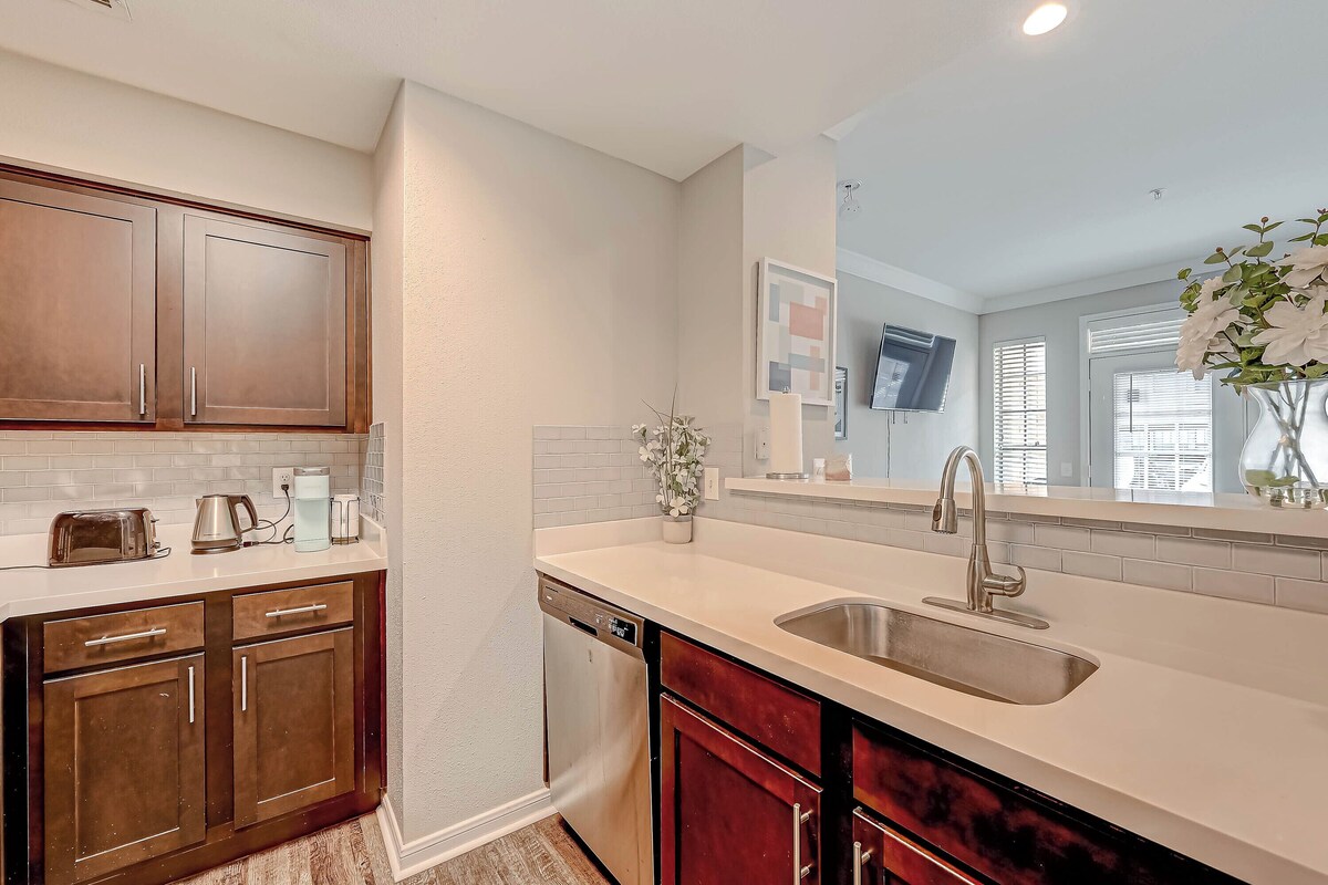 Photo 15 of Modern Furnished Apartment in Houston with Parking and Fast Wi-Fi