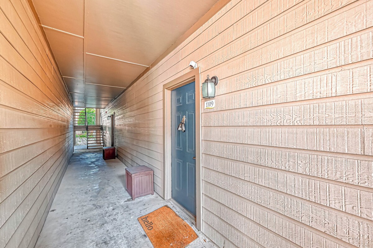 Photo 21 of Modern Furnished Apartment in Houston with Parking and Fast Wi-Fi