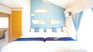 A bedroom with a large bed, a wardrobe, a chandelier, and a window with curtains. - Awaji Central Inn Kuruma713 (Awaji)