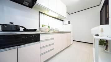 Cribs/infant beds