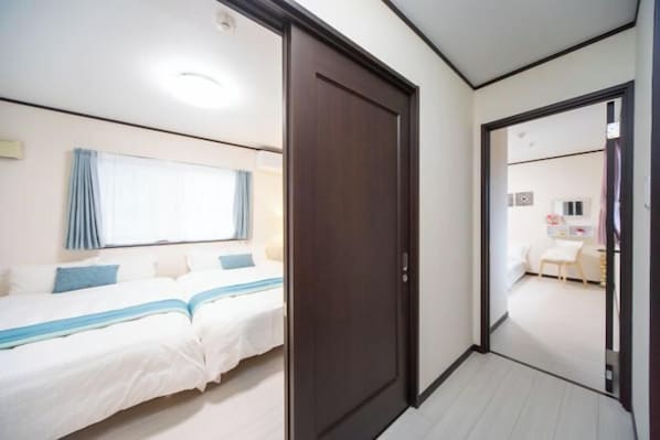 Cots/infant beds