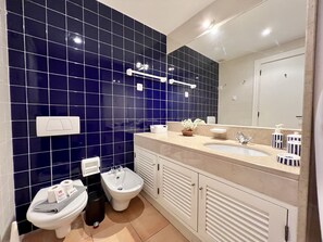 Shower, towels