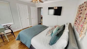 3 bedrooms, iron/ironing board, WiFi, bed sheets