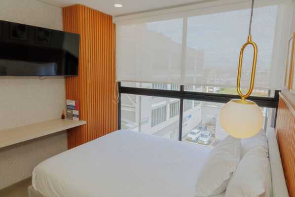 1 bedroom, desk, WiFi, bed sheets