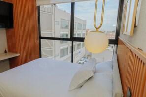 1 bedroom, desk, WiFi, bed sheets