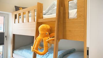 3 habitaciones, cuna de viaje, wifi gratis y ropa de cama