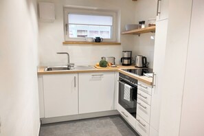 冷蔵庫、オーブン、コンロ、食器洗い機