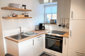 Kühlschrank, Ofen, Herdplatte, Geschirrspüler