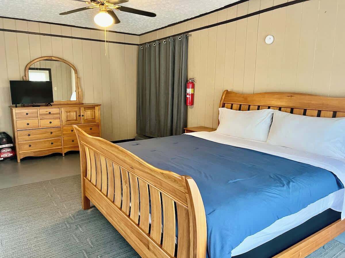 4 多间卧室、熨斗/熨衣板、免费 WiFi、床单