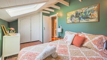 4 bedrooms, WiFi, bed sheets