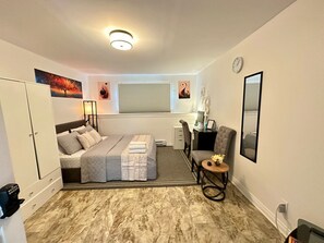 1 chambre, bureau, accès au Wi-Fi (inclus), literie fournie