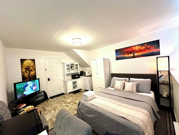 1 bedroom, desk, free WiFi, bed sheets