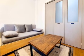 Room - Megadome West (Osaka)