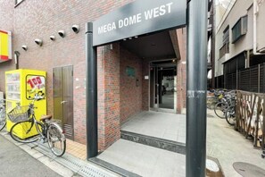 Room - Megadome West (Osaka)