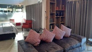 Superior suite, uitzicht op bergen | Een strijkplank/strijkijzer, gratis wifi