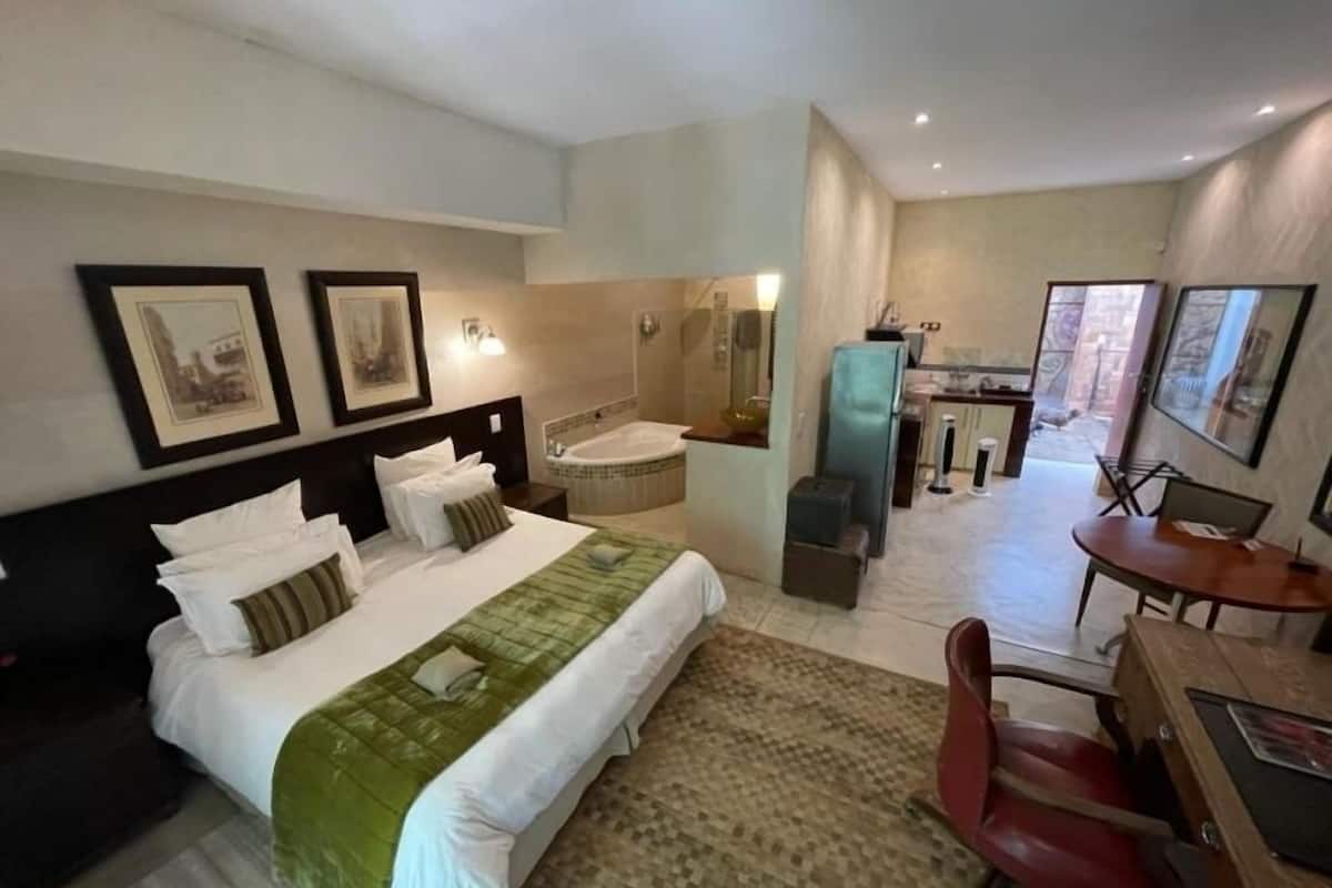 Deluxe Double Room, Garden View | 1 bedroom, iron/ironing board, free WiFi