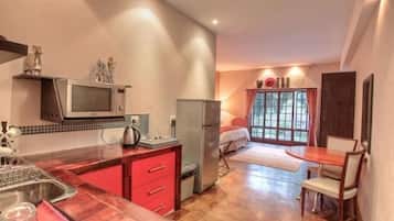 1 habitación, tabla de planchar con plancha y wifi gratis
