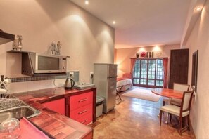 Deluxe Double Room, Garden View | Iron/ironing board, free WiFi