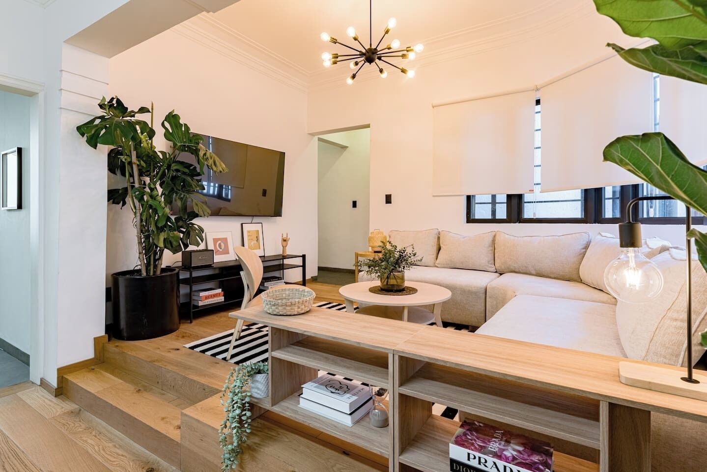 Smart-TV, Bücher, Stereoanlage