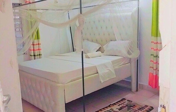 3 chambres, fer et planche à repasser, Wi-Fi, draps fournis