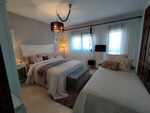 Panoramic Cottage, 5 Bedrooms, Patio, Garden View | 5 bedrooms, bed sheets - Casa SantaMaria (Lousame)