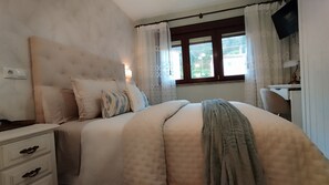 Panoramic Cottage, 5 Bedrooms, Patio, Garden View