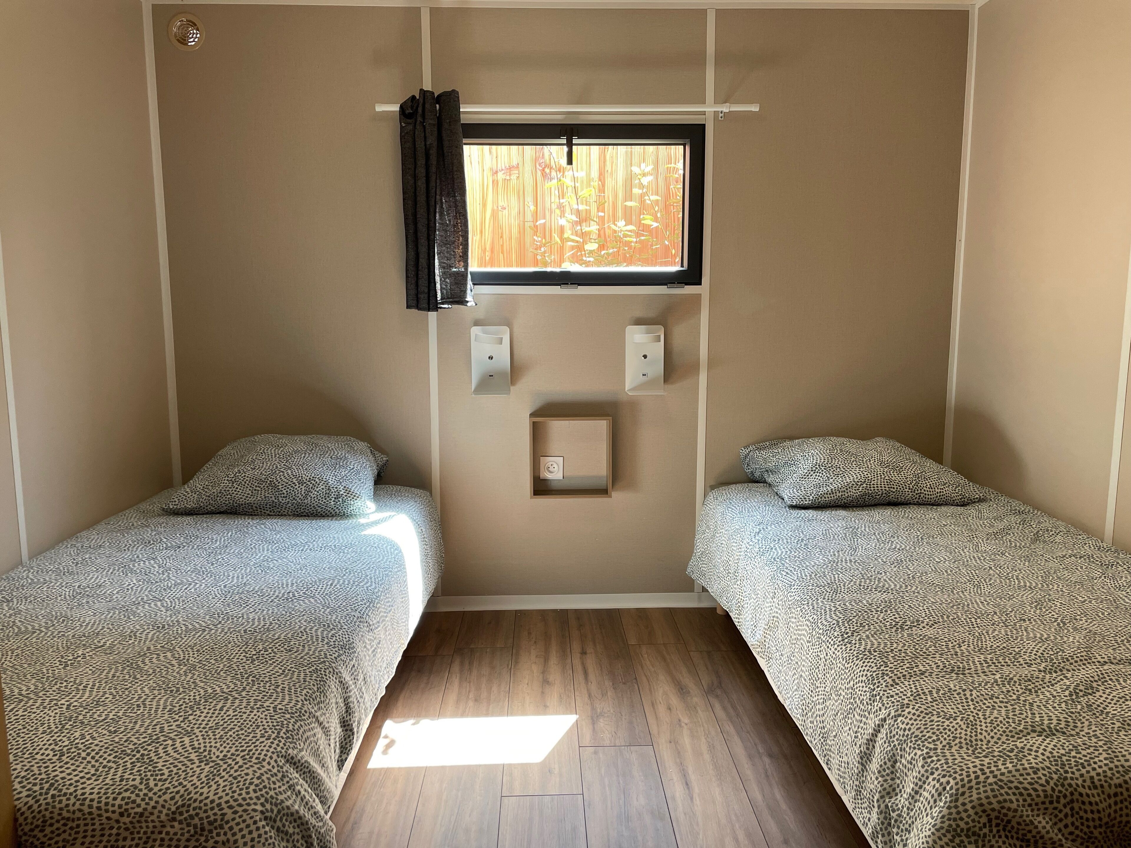 2 bedrooms, iron/ironing board, WiFi