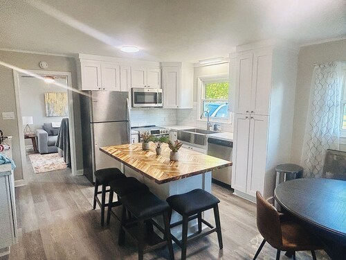 Charming 3-bedroom house with ample outdoor acreage