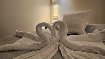 2 slaapkamers, een strijkplank/strijkijzer, beddengoed