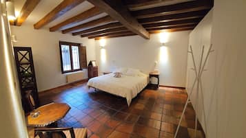 2 slaapkamers, een strijkplank/strijkijzer, beddengoed