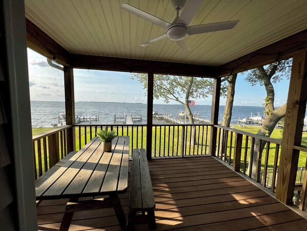 Outdoor dining - Bay Breeze - Charming 3BR Waterfront Home on the Chester River (Grasonville)