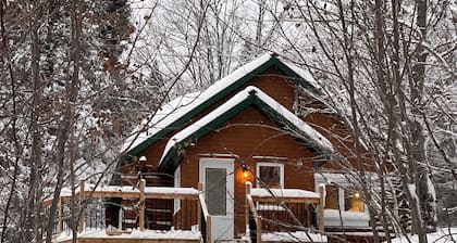 Havre de paix, aimants de la nature, bienvenus au Chalet au toit vert!