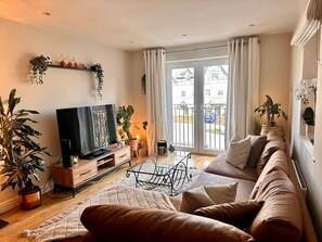 Smart TV, stereo - 2 bed/ 2 bath apartment in Roundhay (Roundhay)