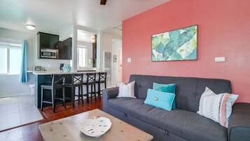 Condo, Multiple Beds, Patio, City View | Living area | 40-inch TV with digital channels