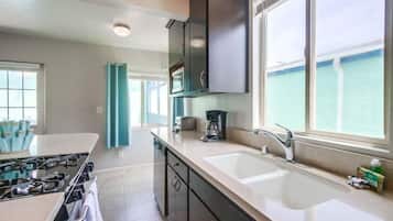 Condo, Multiple Beds, Patio, City View | Private kitchen | Fridge, microwave, oven, stovetop