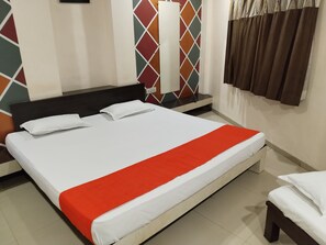 Habitación triple Deluxe | Espacio para trabajar con un portátil y wifi gratis